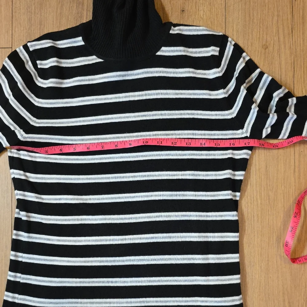 Tommy Hilfiger Black and White‎ Striped Turtleneck Sweater Sz Sp